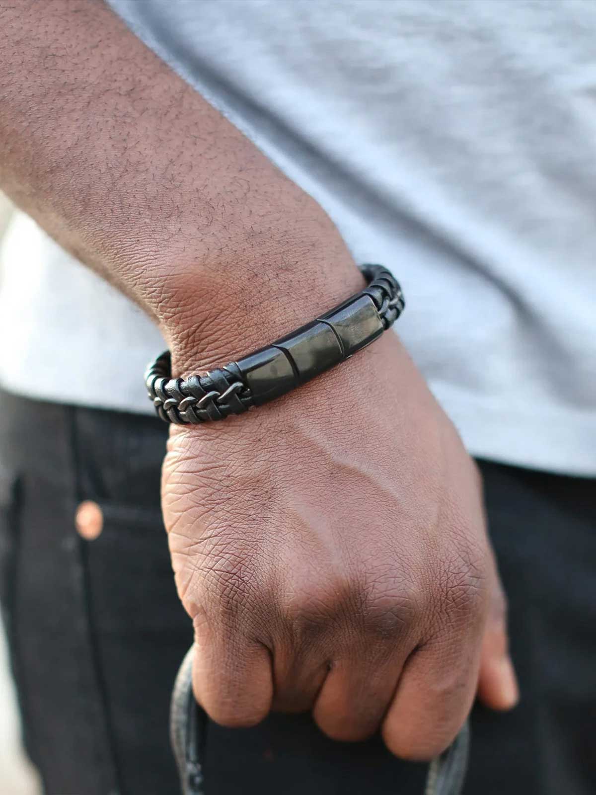B009-black 3.jpg